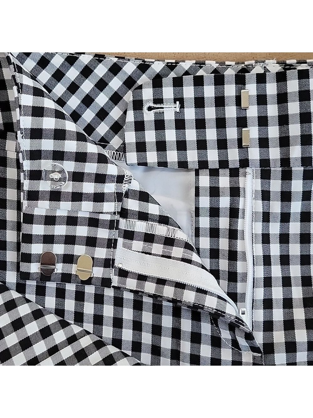 Ann Taylor Factory Black/White Vichy Gingham Checked Ankle Pants Size 8 EUC - Picture 8 of 13